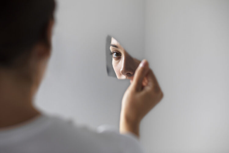 Rellenar el vacío emocional a través de vínculos: una mirada desde el apego ansioso
